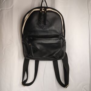SOLD! Madden Girl Small Faux Leather Backpack Adjustable Straps 10"x 11" MINT!
